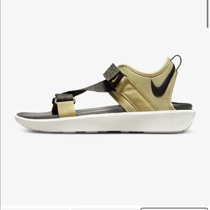 Brand new Nike vista sandals NA.